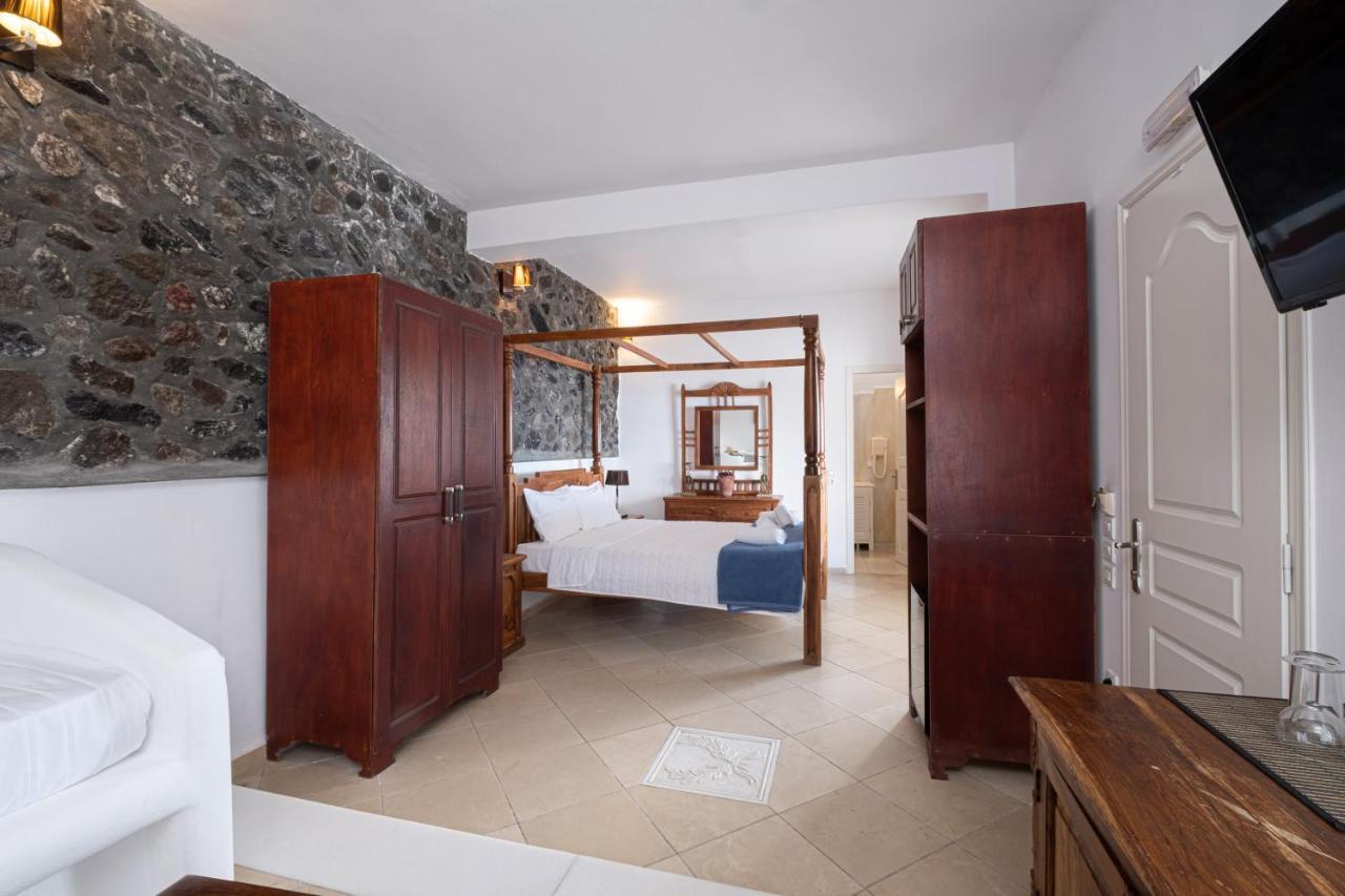 Executive Family Room with Caldera View
